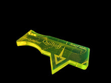 Load image into Gallery viewer, Needle guider. Longarm needle setting/positioning tool. 2 pieces in package.