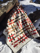 Load image into Gallery viewer, Woven Cotton Quilt: Classic Heirloom Design