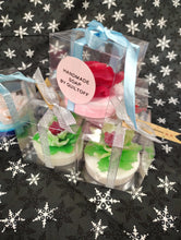 Load image into Gallery viewer, Soap flowers in cube