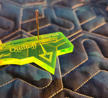 Load image into Gallery viewer, Needle guider. Longarm needle setting/positioning tool. 2 pieces in package.