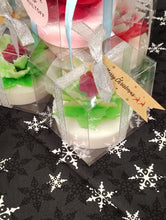 Load image into Gallery viewer, Soap flowers in cube