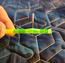 Load image into Gallery viewer, Needle guider. Longarm needle setting/positioning tool. 2 pieces in package.