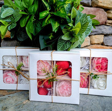 Load image into Gallery viewer, Soap gift box, Poinsettia flowers