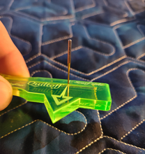 Load image into Gallery viewer, Needle guider. Longarm needle setting/positioning tool. 2 pieces in package.
