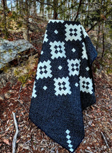 Load image into Gallery viewer, Minimalist 'Sophia' Quilt
