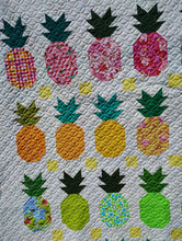 Load image into Gallery viewer, Summer Pineapple quilt
