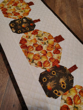 Load image into Gallery viewer, Fall Pumpkin Harvest Table runner

