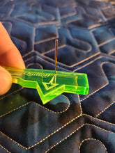 Load image into Gallery viewer, Needle guider. Longarm needle setting/positioning tool. 2 pieces in package.
