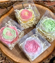 Load image into Gallery viewer, Soap gift box, Poinsettia flowers
